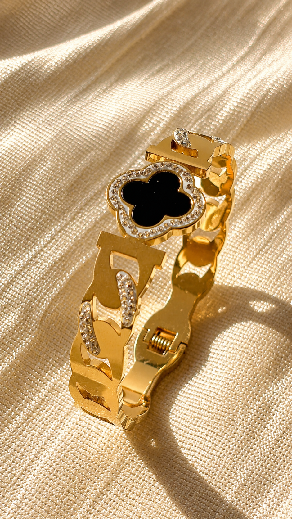 Luxury Gold Clover Bracelet with Crystal Accents | Jewel Minimalas
